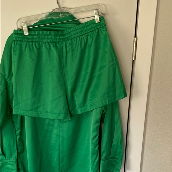 Zara SET Green 2-Ply Satin Shorts Shirt Jacket Bloggers Fave Mango NWOT M 6/8 - Picture 9 of 16